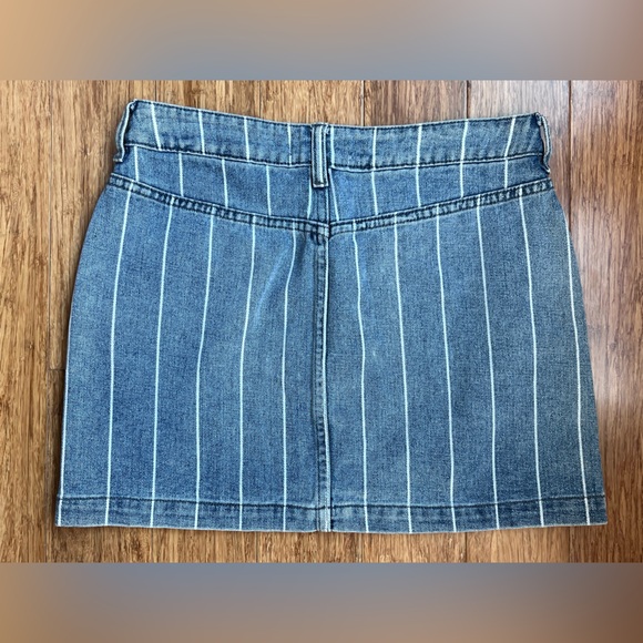 PacSun Light-Wash White Striped Denim Mini Skirt size 27. 1092 - Picture 4 of 4